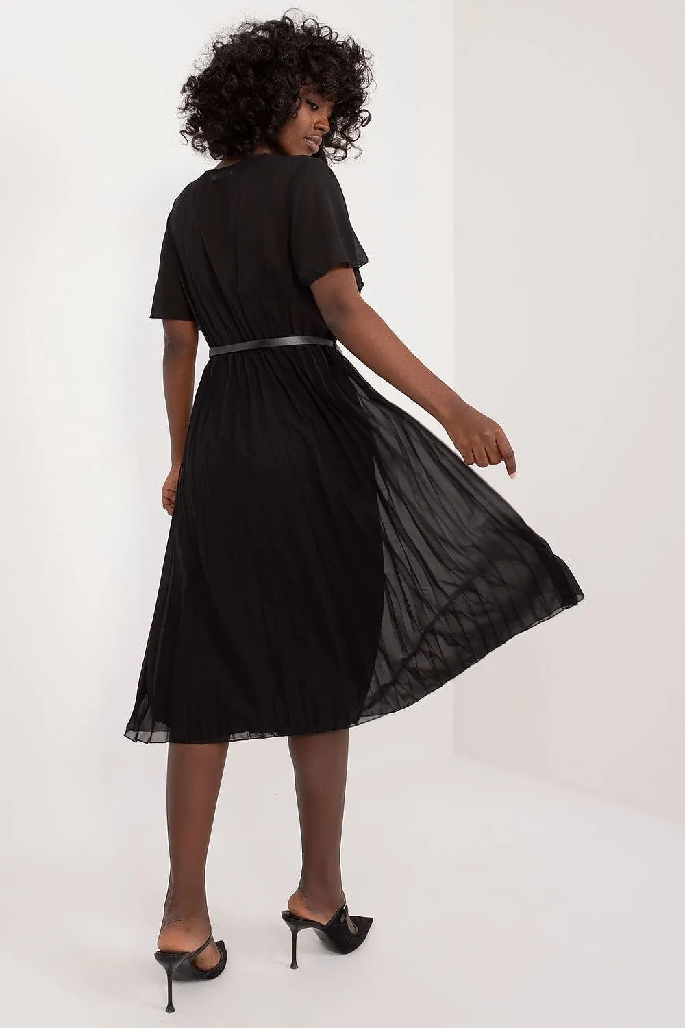 Chic Pleated Midi Dress for Effortless Elegance