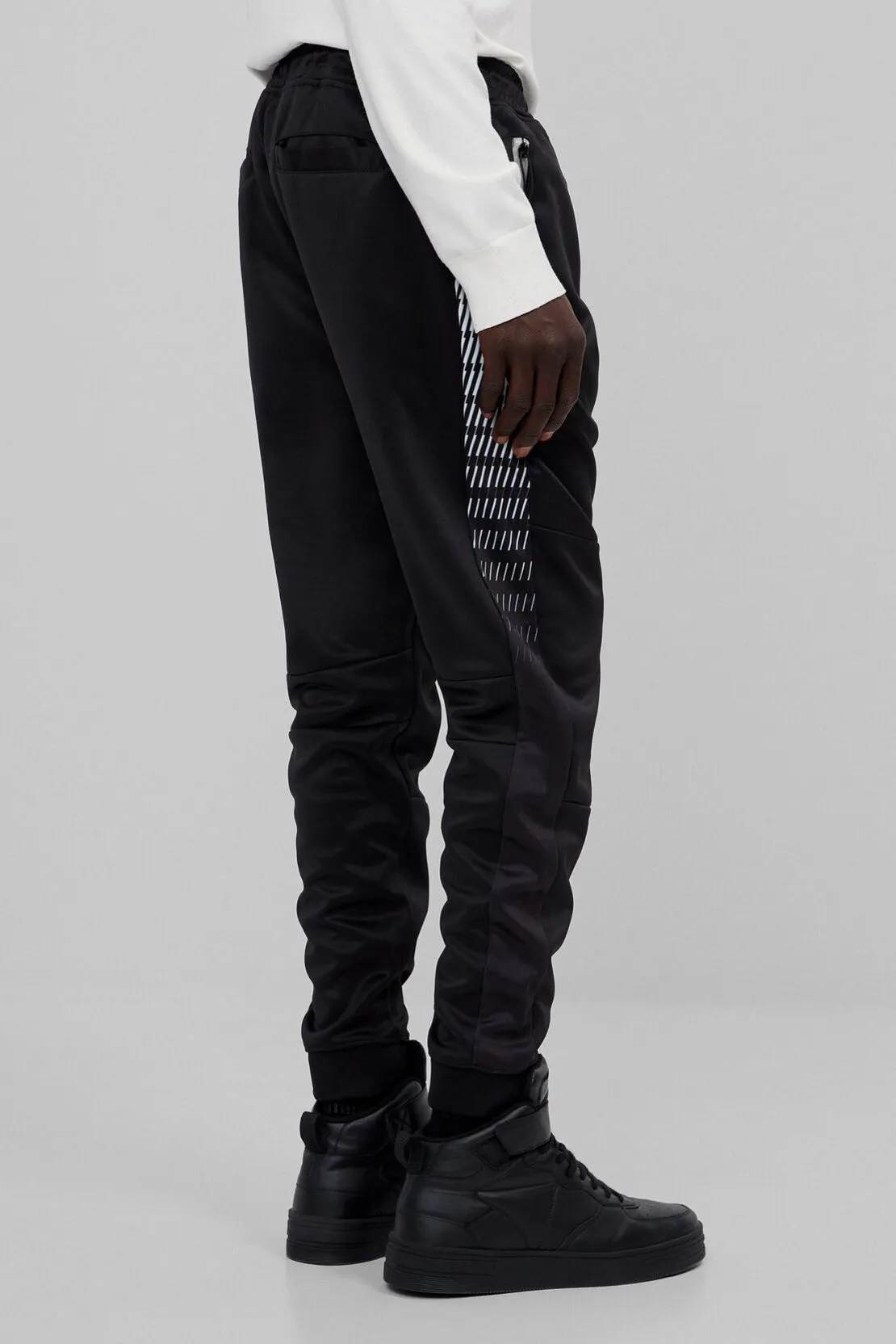 JOGGER PANT WITH CONTRASTING STRIPE